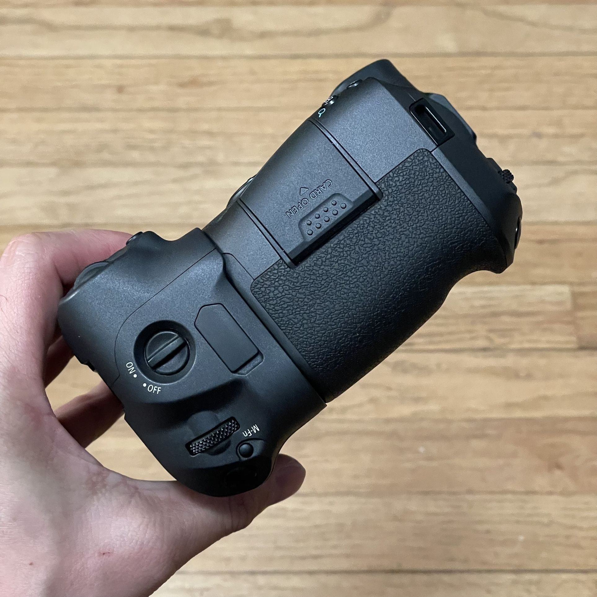 Canon EOS R & BG-E22 Battery Grip for Sale in Orlando, FL - OfferUp