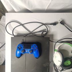 PS4 With Controller And Turtle Beach Headset