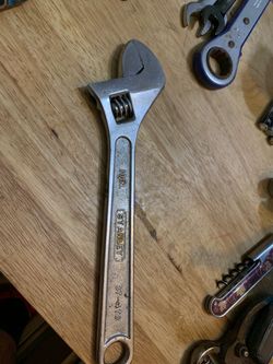 Adjustable wrench