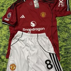 Man Utd B. Fernandes #8 Home Kit New w/ Tags youth size 8-9 years old