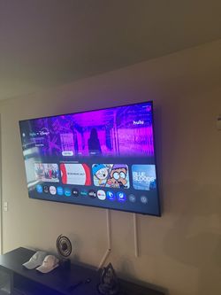 70’ Samsung Smart TV