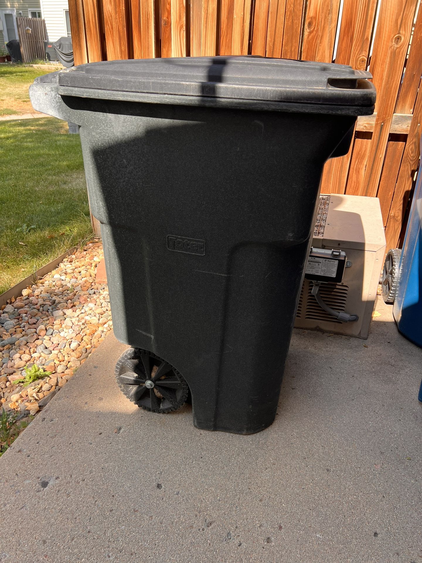Large Trash Bin On Wheels- Good Condition.