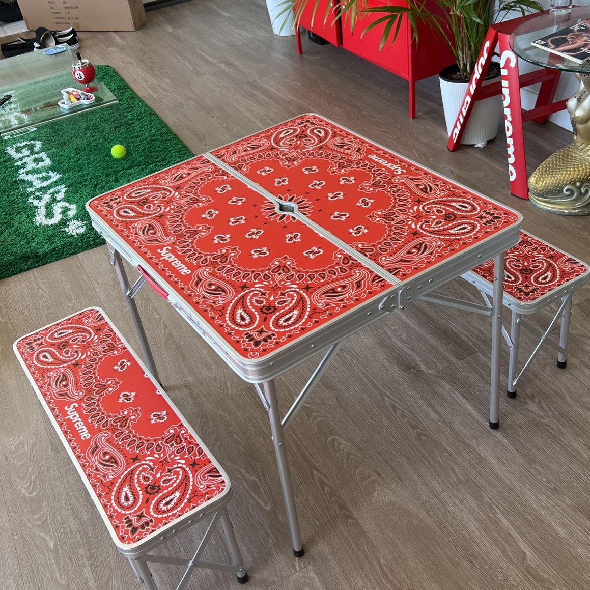Supreme Coleman Folding Table Set for Sale in San Juan Supreme Coleman Folding Table Set for Sale in San Juan