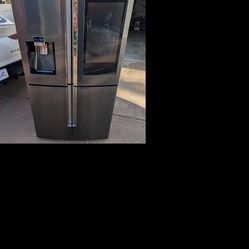 Samsung 27.9 cu. ft. Family Hub 4-Door French Door Smart Refrigerator in Stainless Steel with FlexZo