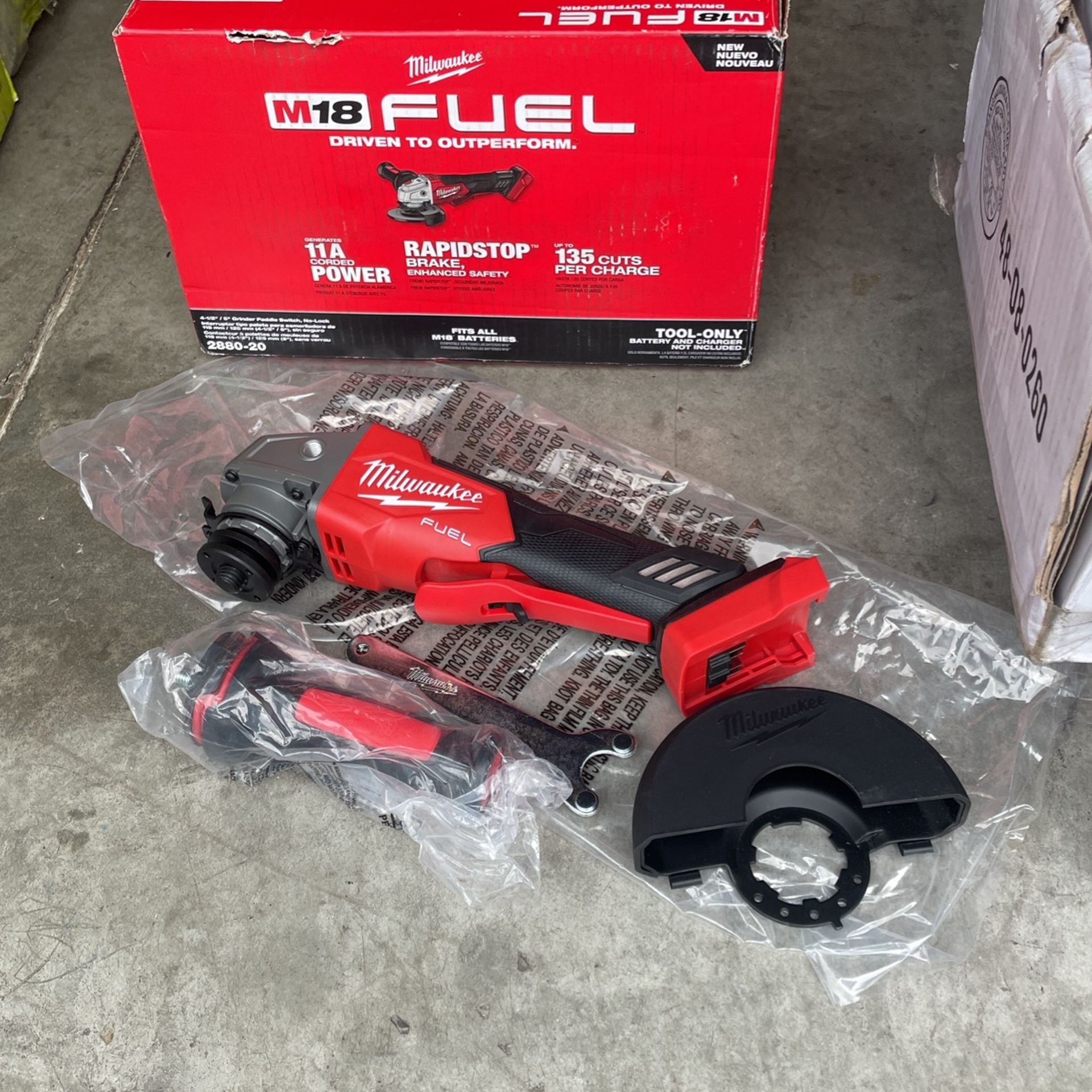 Milwaukee M18 FUEL 18V Lithium-Ion Brushless Cordless 4-1/2 in./5 in. Grinder w/Paddle Switch (Tool-Only)