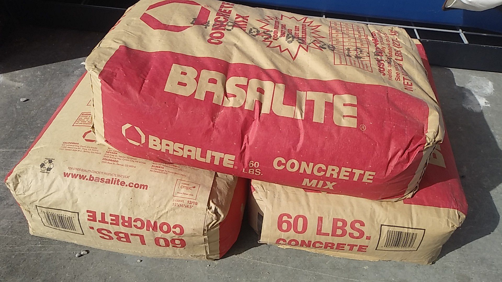 Basalite concrete 3 bags