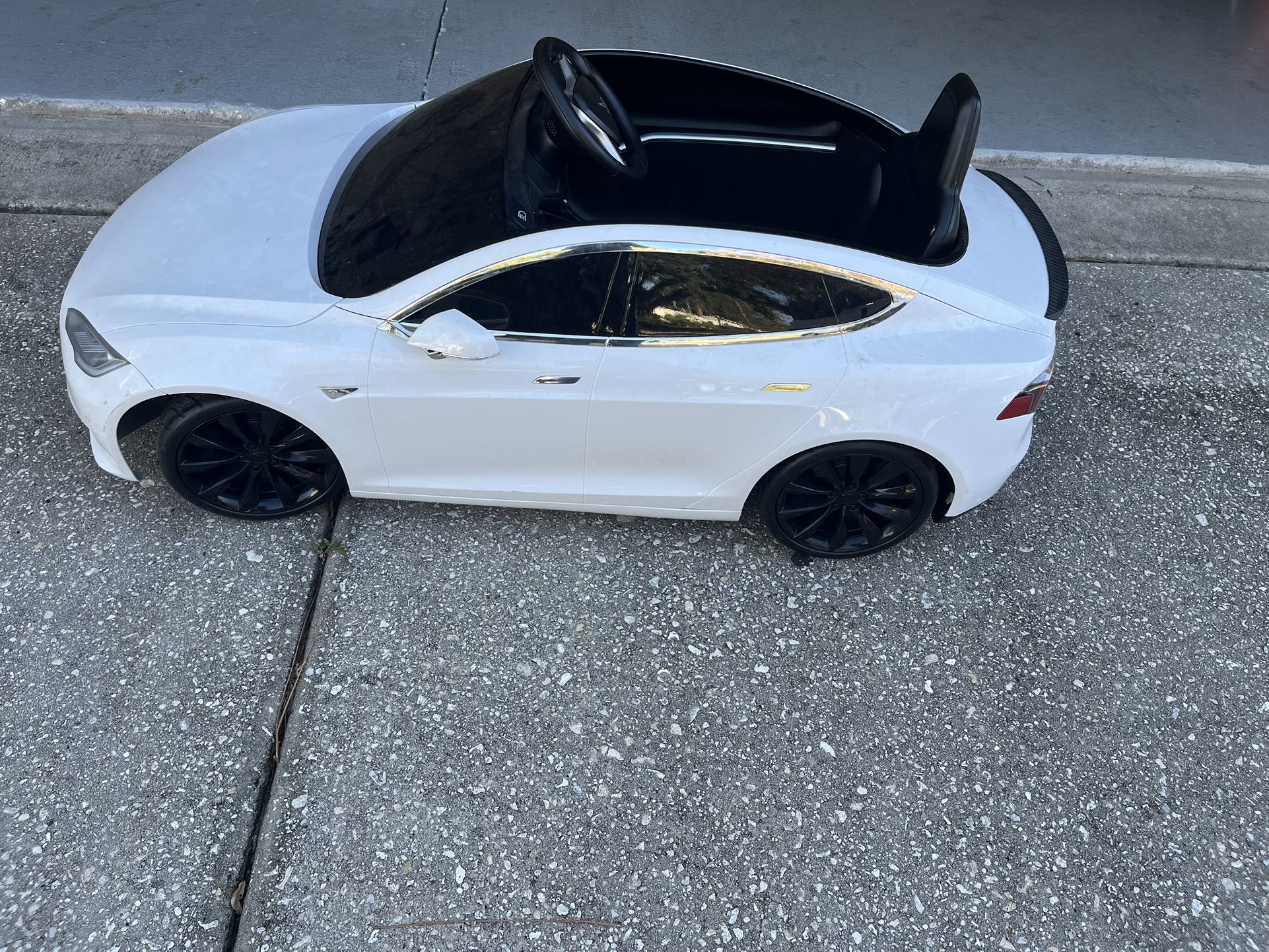 Radio Flyer Tesla Model S 