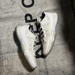 Jordan 11 Legend Blue Size 8 