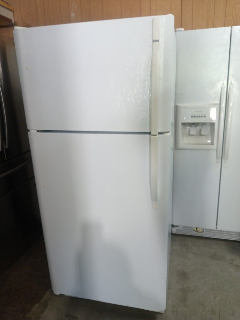 Kenmore Refrigerator Top And Bottom Works Good