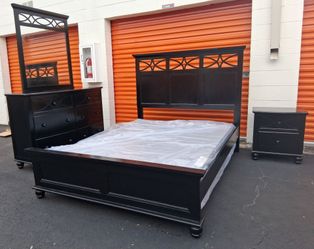 Queen size bedroom set with boxspring