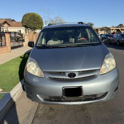 Toyota Sienna, Blue