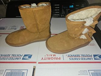 Used Kolaburra by UGG size 13c