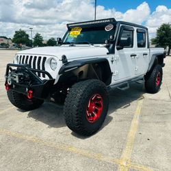2020-JEEP-GLADIATOR-LIFTED