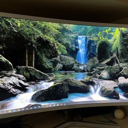 Samsung 32” Curved Monitor