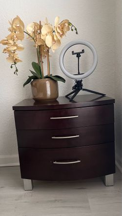 2 Night stands table and lamp