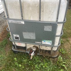 275 Gallon Water Tank 
