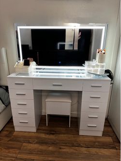 White vanity ( brand new )