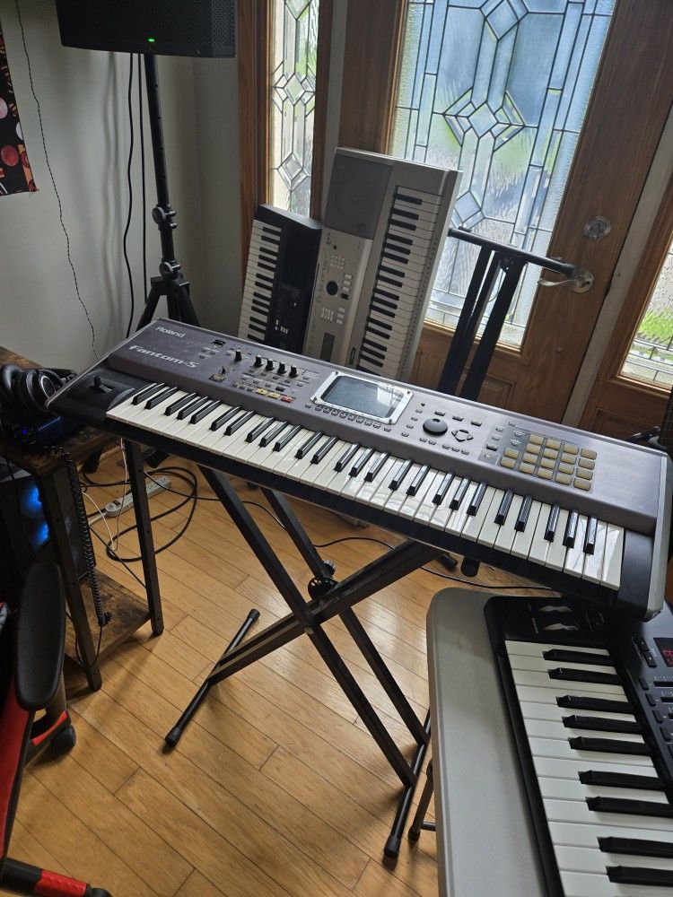Roland Fantom-S 61-Key Keyboard Synthesizer Workstation