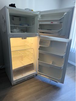 Free!! Apartment Fridge work good!