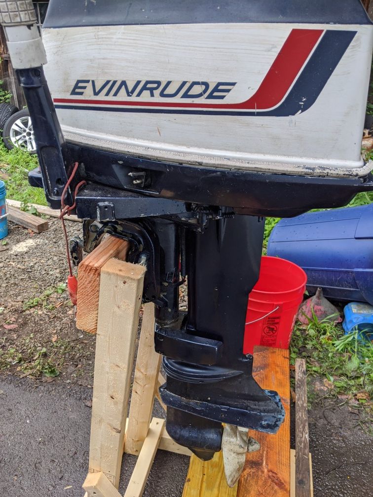 Evinrude 25 horsepower short shaft 2 stroke outboard boat motor