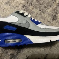 Nike Air Max 90 sneakers in the Hyper Royal colorway.
