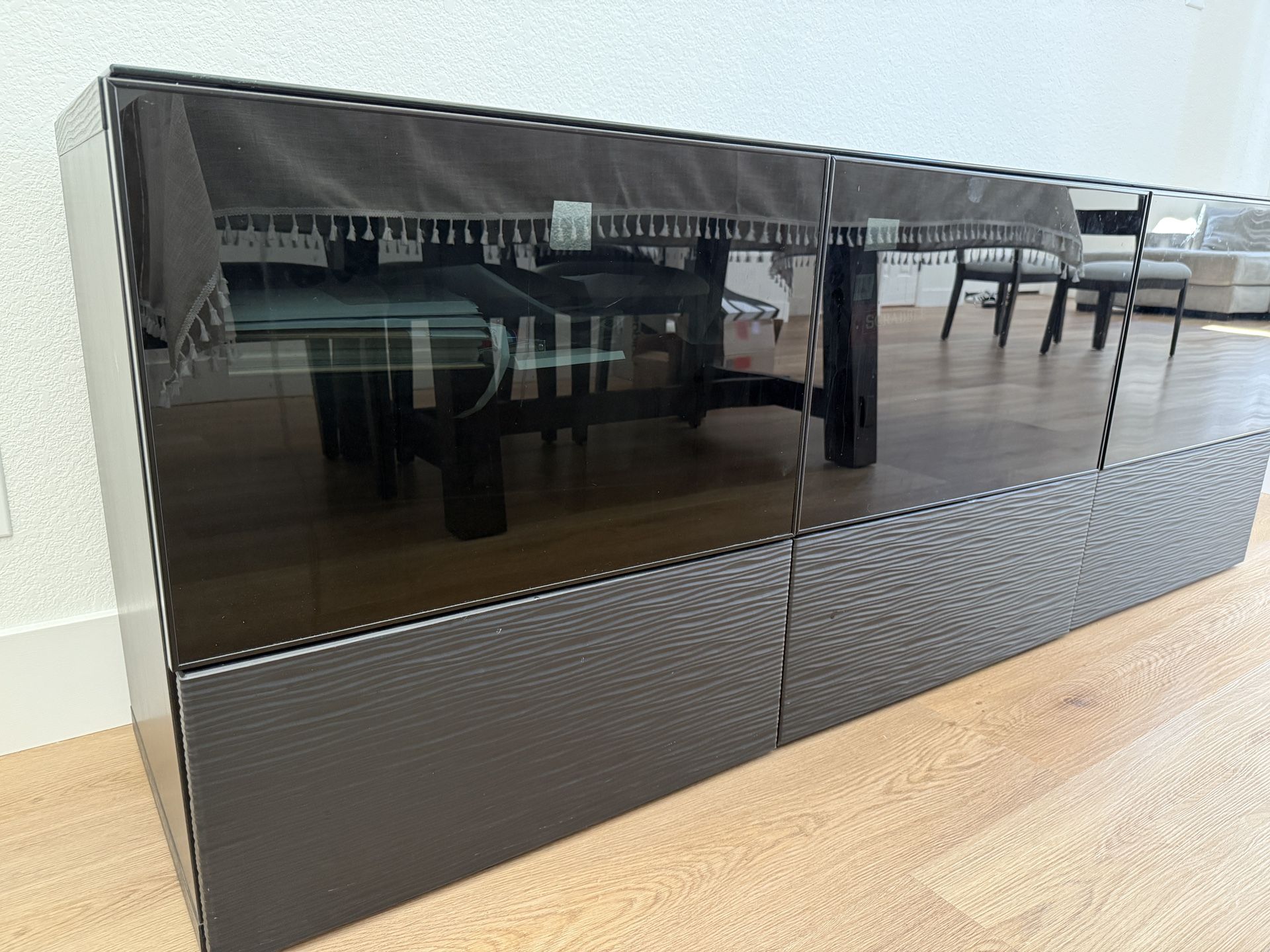 Gorgeous TV Unit with drawers and storage!!