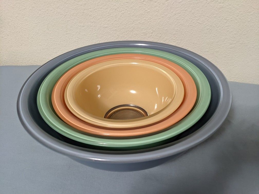Set Of 4 Vintage Pyrex Mixing Bowls