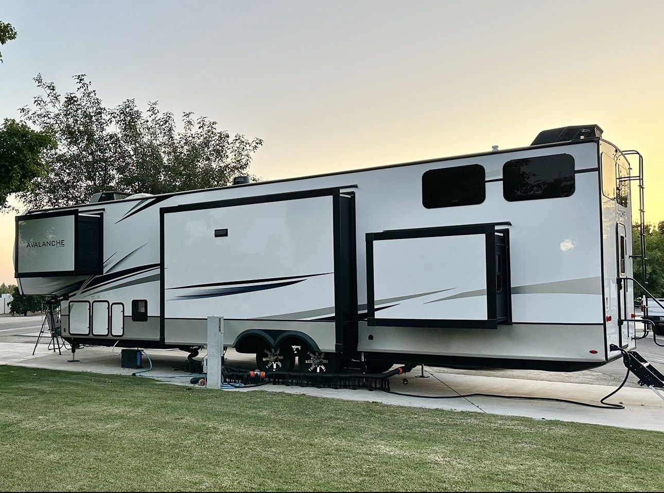 2022 Keystone Avalanche 390DS
