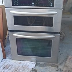 Kitchen Aid Oven Microwave And Broiler Stack. 5 Burner Range
