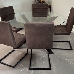 Kitchen Table And 5 Chairs