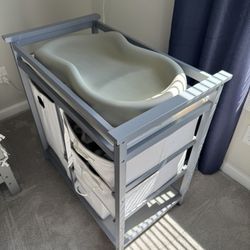 Gray Changing Station + Keekaroo Peanut
