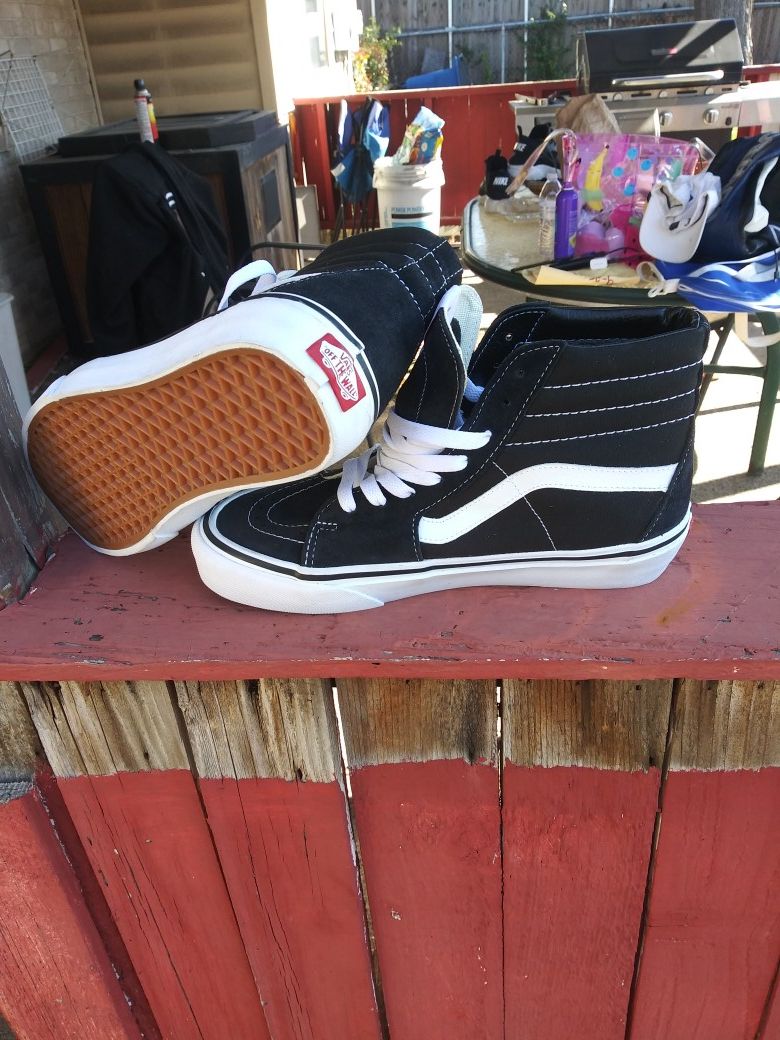 Brand New Vans Shoes size 7 Mens & 8.5 Womens