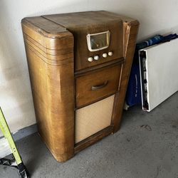 Vintage Silvertone Art Deco Console