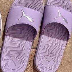 Women’s Size 9 Puma Slides