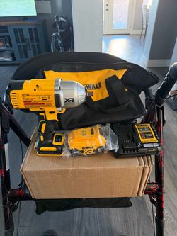 Dewalt 20v 1/2” impact wrench kit new no box