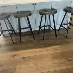 4 Counter Height Stools 
