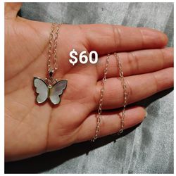 925 Sterling Silver Chain With The Pendant/Cadena Con Dije De Mariposa De Plata 925 Con Opalo