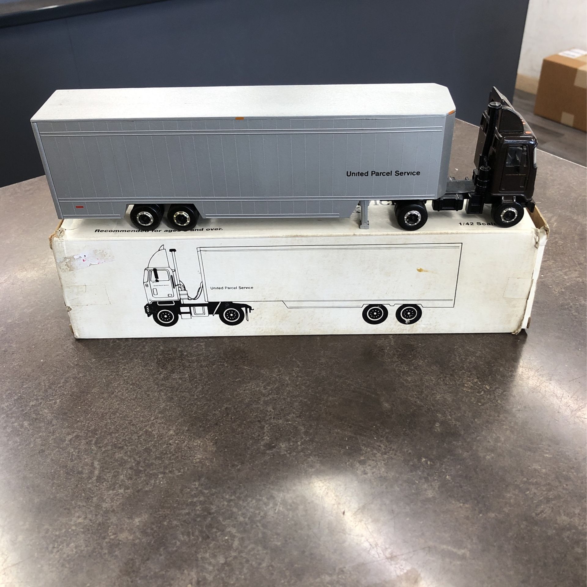 UPS FEEDER TRUCK 1/42 Scale 