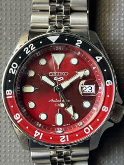 Like New Seiko 5 Automatic GMT Red Dial Worldwide Limited Edition Watch