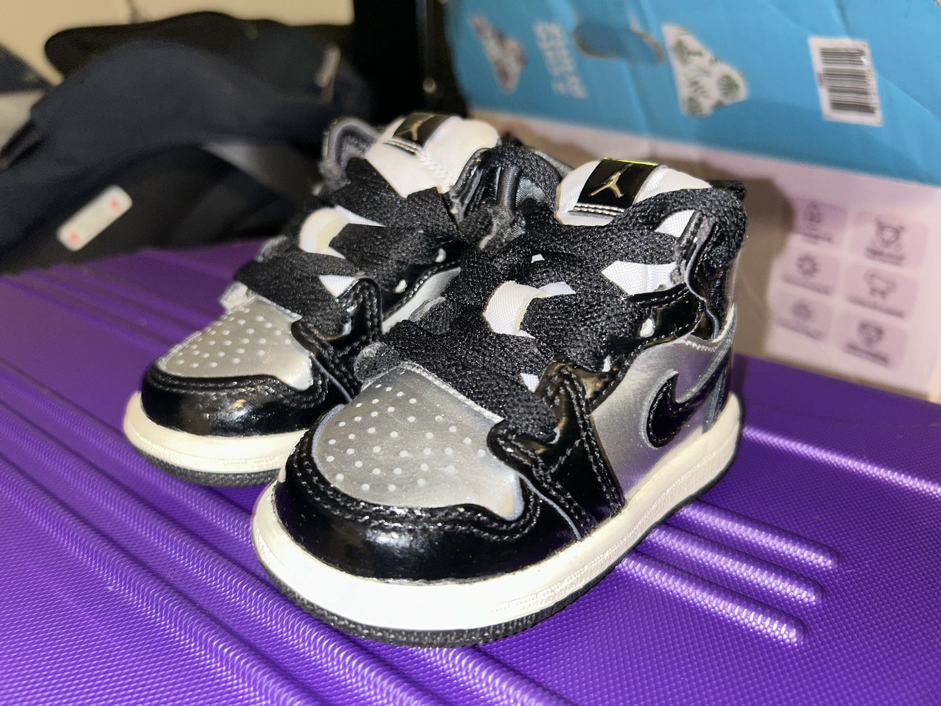  Jordan AJ 1 Mid SE Uni