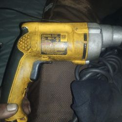 DEWALT ELETRIC DRILL
