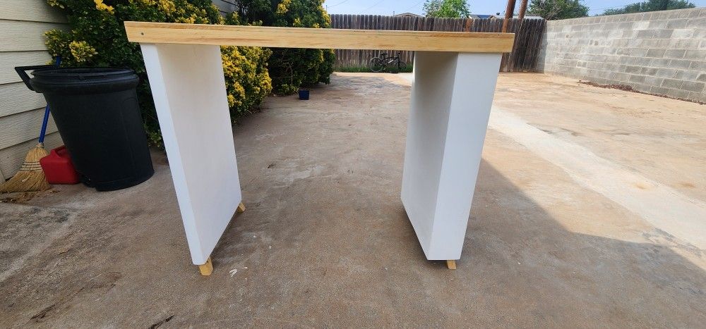 Small Kitch Table Or Shop Table