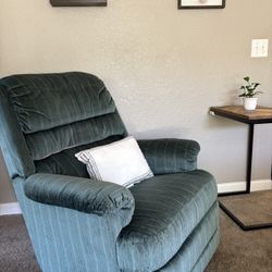 Recliner la z boy $50 Free Delivery 