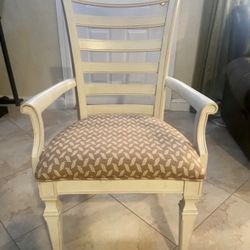 WHITE ACCENT CHAIR 
