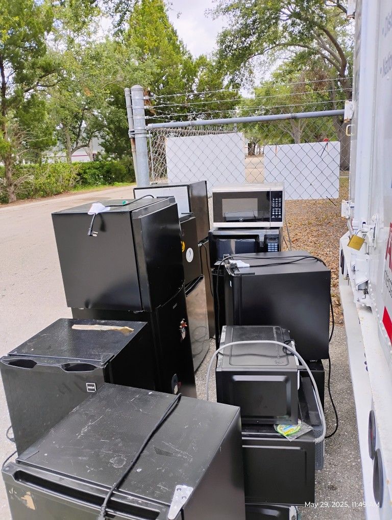 Microwaves And Mini Fridges 35 A Piece Or 300 For Everything 