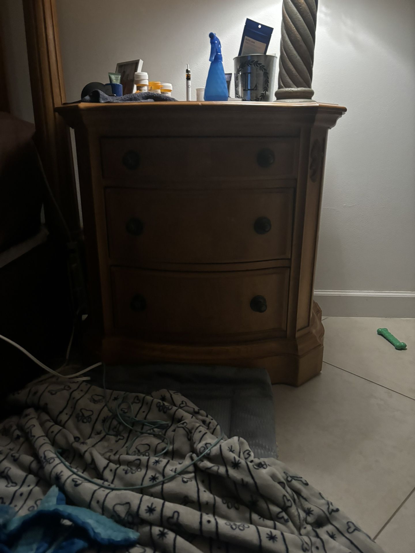 King Bedroom Set Excellent Condition 