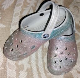 FIRM IN MERCED ‼️ KIDS SIZE J1 Crocs Classic Glitter Clogs