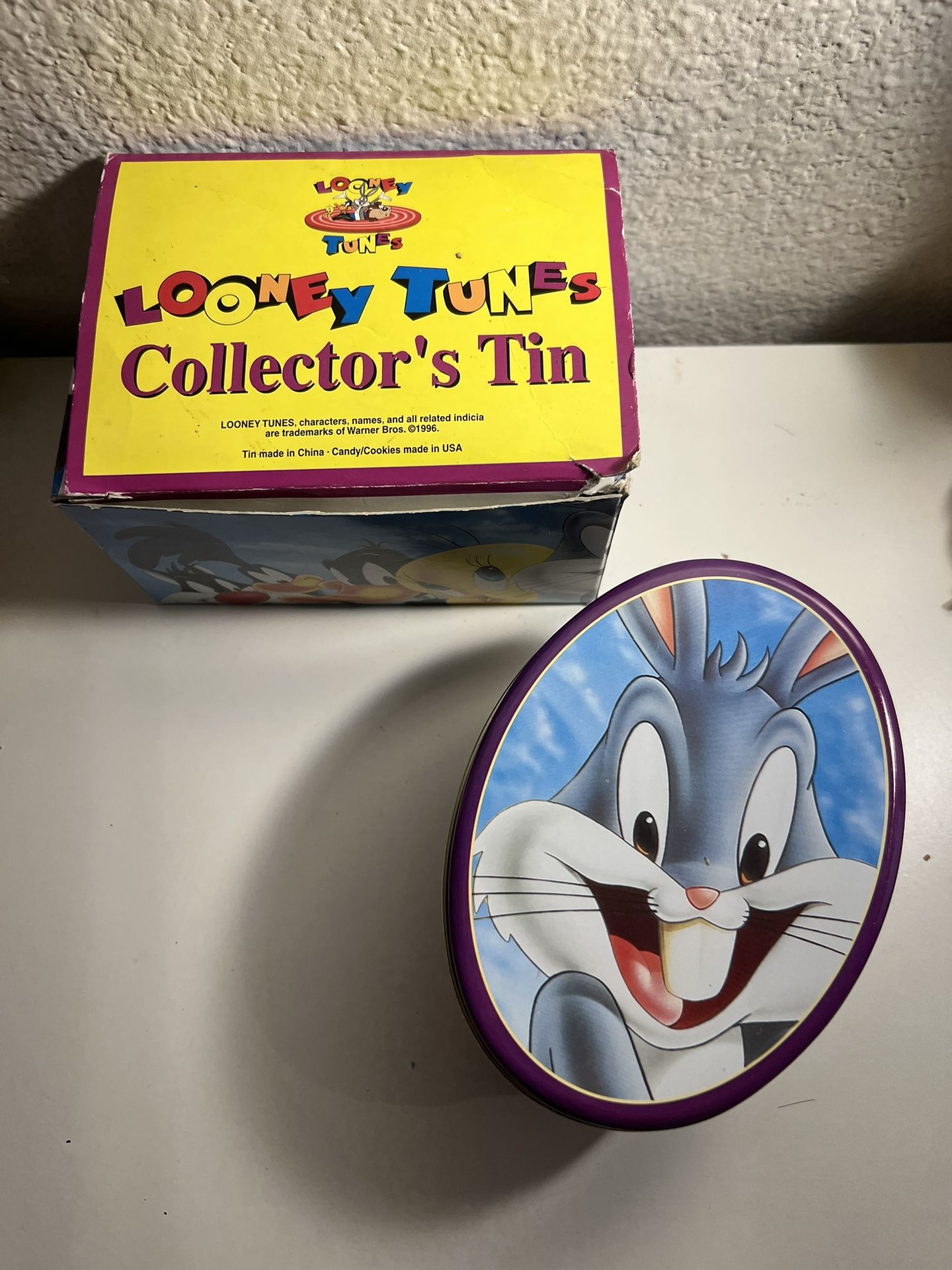 Vintage 1996 Bugs Bunny Collector's Tin Warner Brothers Looney Tunes