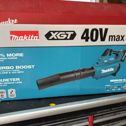 MAKITA XGT 40V Max Brushless Cordless Leaf Blower Kit (4.0Ah)