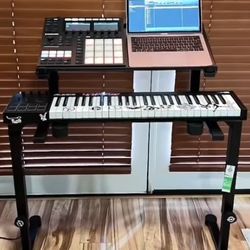 K&M Omega Keyboard stand  Like New 